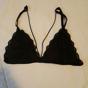 Black strappy  lace brallette
